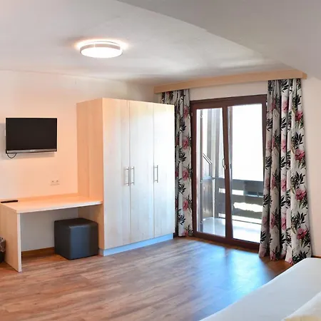 Haus Stampfer بيت ضيافة 3*